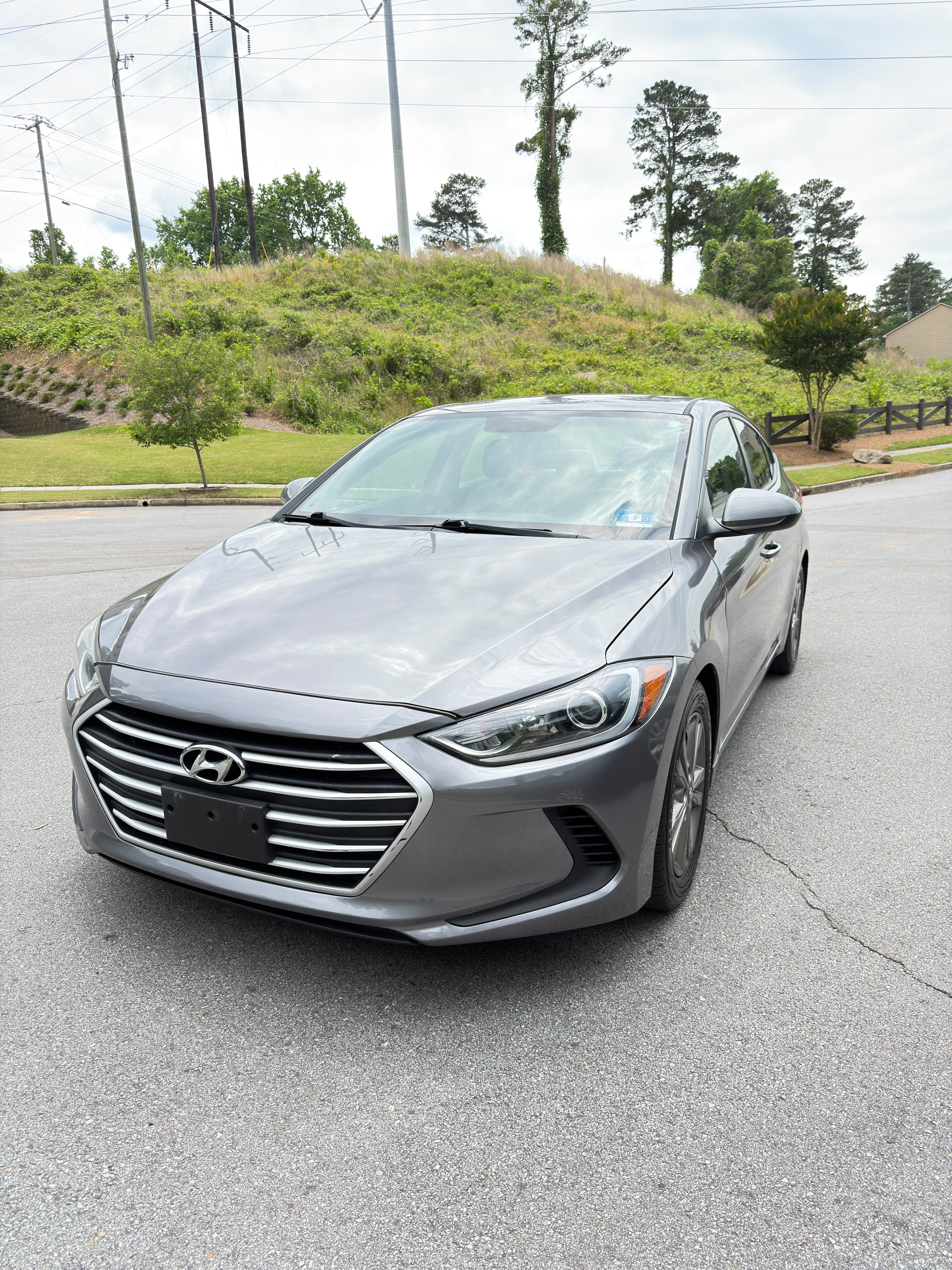 Hyundai Elantra exterior, photo 1 of 6