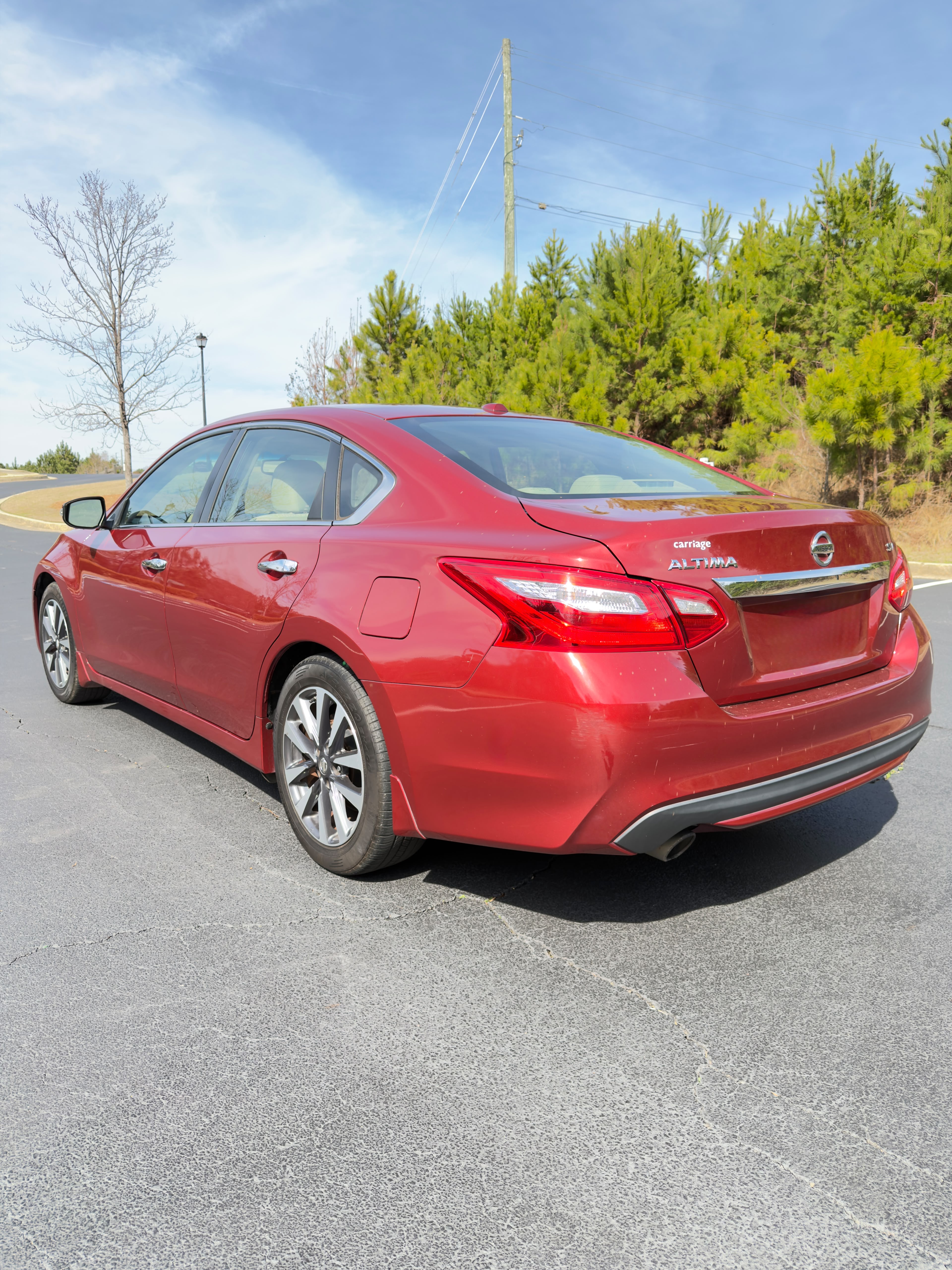 Nissan Altima exterior, photo 1 of 6